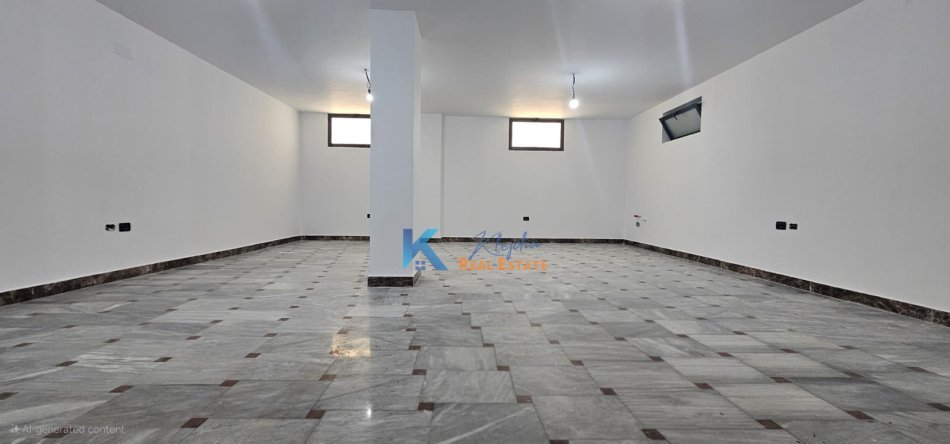 Tirane, jap me qera ambjent biznesi Kati -1, 200 m² 3.900 € (Bllok, prane farmaci Blloku)