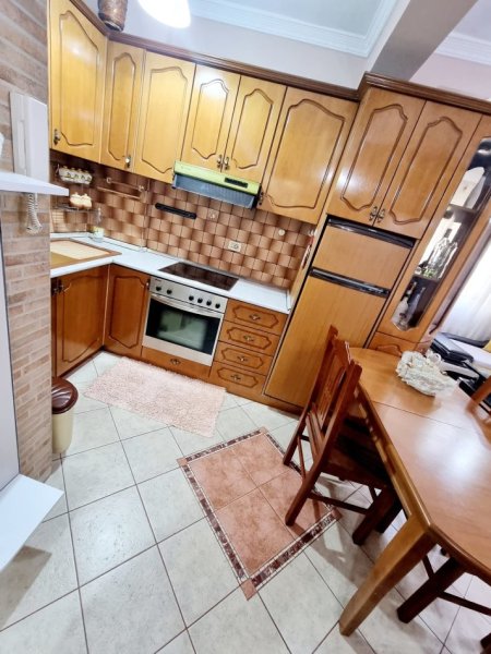 Tirane, jepet me qera apartament 2+1+Aneks+Ballkon Kati 7, 750 € 