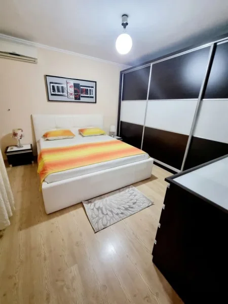 Tirane, jepet me qera apartament 2+1+Aneks+Ballkon Kati 7, 750 € 