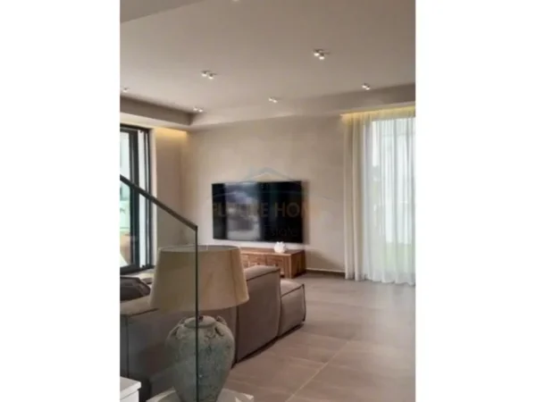 Durres, shitet Vile 4+1+Aneks+Ballkon , 630 m² 1.400.000 € (SAN PIETRO GJIRI LALZIT)