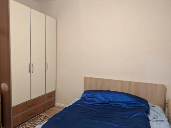 Tirane, jepet me qera apartament 2+1+Ballkon Kati 2, 70 m² 500 € (XHAMLLIK)