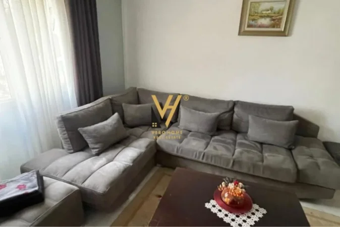 Tirane, jepet me qera apartament 2+1+Ballkon Kati 4, 75 m² 700 € (ISH PARKU I AUTOBUSAVE)