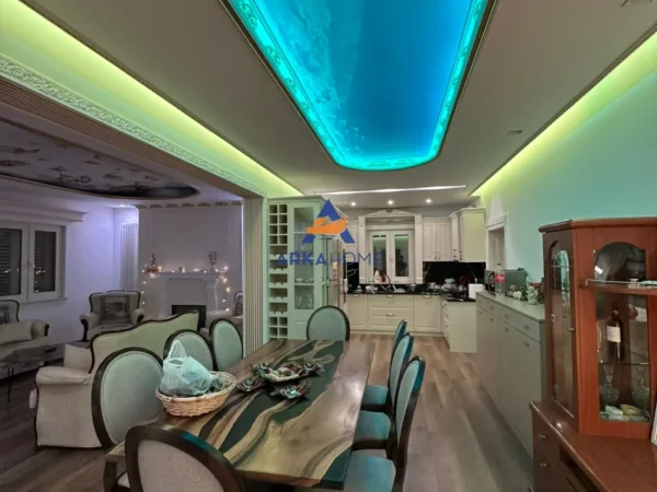 Tirane, jepet me qera 3 Katshe Kati 3, 1.000 m² 8.000 € 