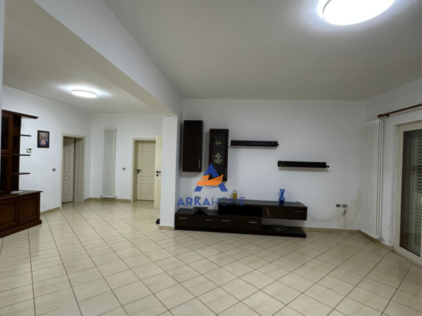 Tirane, jepet me qera 3 Katshe Kati 3, 1.000 m² 8.000 € 
