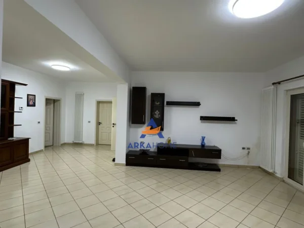 Tirane, jepet me qera 3 Katshe Kati 3, 1.000 m² 8.000 € 