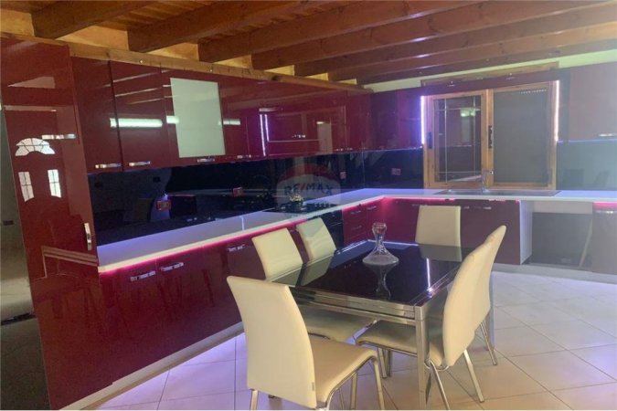 Vlore, shitet Vile 4+1 , 500 m² 329.000 € (Lagjen Lirimi – Vlorë)