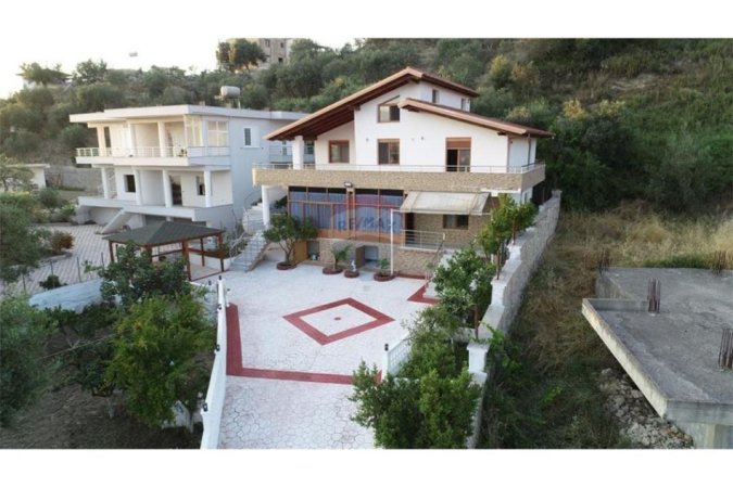 Vlore, shitet Vile 4+1 , 500 m² 329.000 € (Lagjen Lirimi – Vlorë)