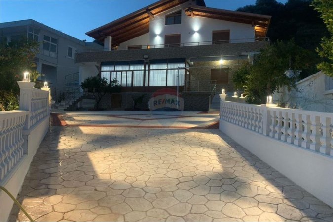 Vlore, shitet Vile 4+1 , 500 m² 329.000 € (Lagjen Lirimi – Vlorë)