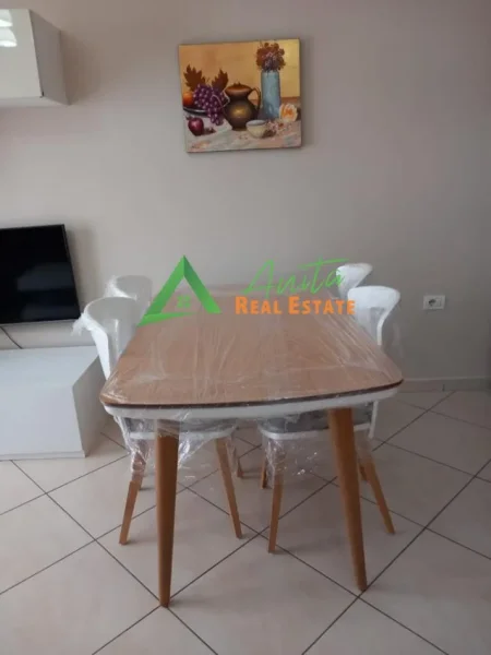 Tirane, jepet me qera apartament 2+1+Ballkon Kati 5, 80 m² 60.000 Leke (Rruga e Kavajes)