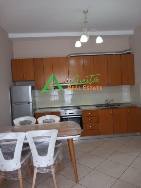 Tirane, jepet me qera apartament 2+1+Ballkon Kati 5, 80 m² 60.000 Leke (Rruga e Kavajes)