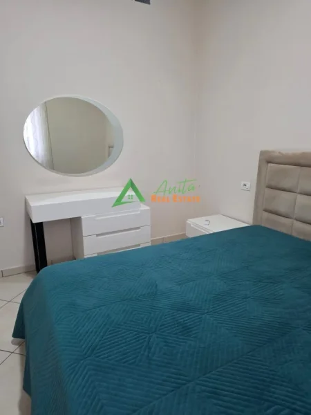 Tirane, jepet me qera apartament 2+1+Ballkon Kati 5, 80 m² 60.000 Leke (Rruga e Kavajes)