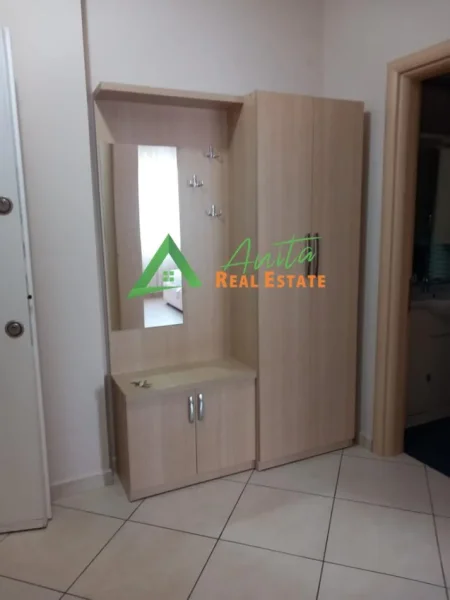 Tirane, jepet me qera apartament 2+1+Ballkon Kati 5, 80 m² 60.000 Leke (Rruga e Kavajes)