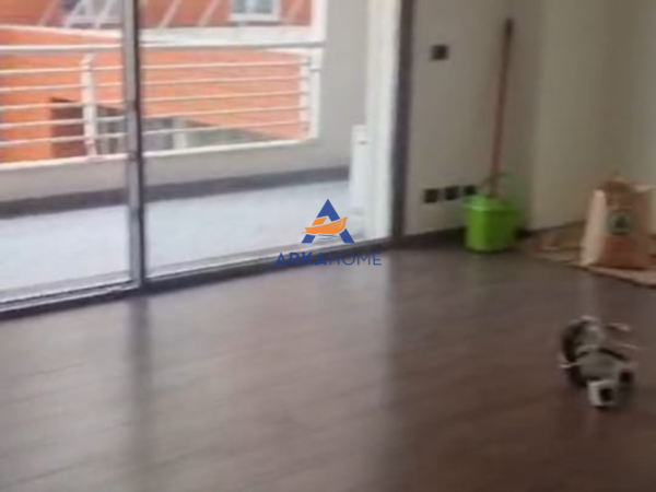 Tirane, jepet me qera zyre Kati 3, 70 m² 700 € 