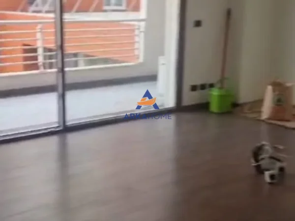 Tirane, jepet me qera zyre Kati 3, 70 m² 700 € 