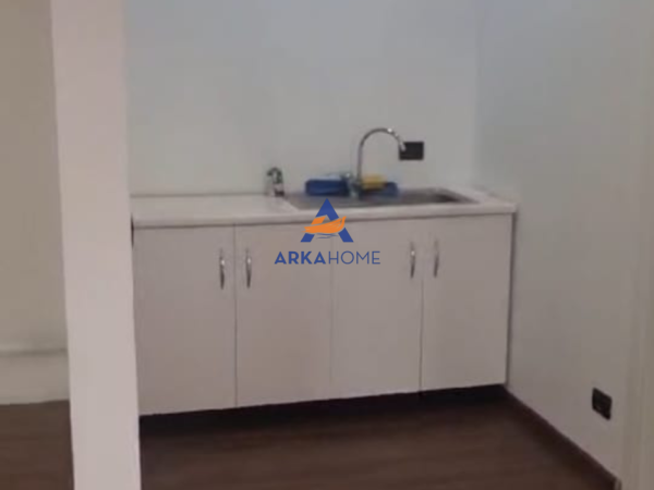 Tirane, jepet me qera zyre Kati 3, 70 m² 700 € 