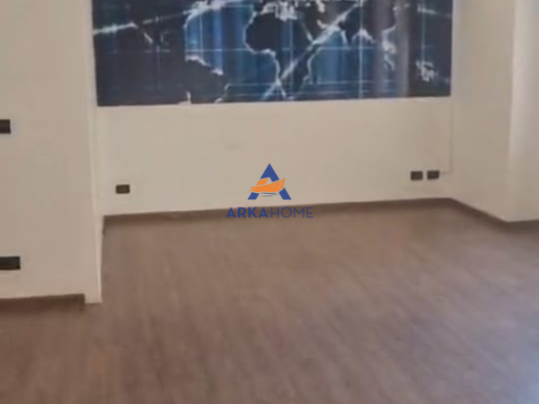 Tirane, jepet me qera zyre Kati 3, 70 m² 700 € 