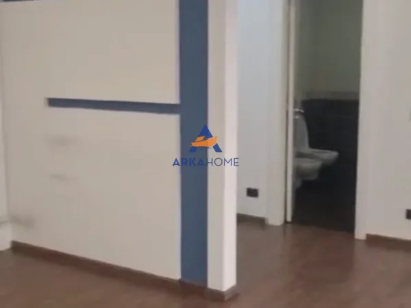 Tirane, jepet me qera zyre Kati 3, 70 m² 700 € 