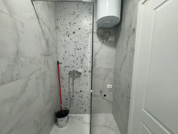 Tirane, jepet me qera apartament 1+1 Kati 9, 60 m² 650 € 