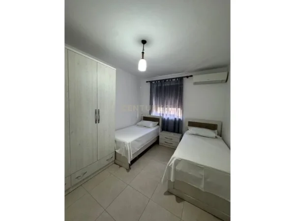 Tirane, jepet me qera apartament 2+1 Kati 3, 65 m² 450 € (Oxhaku)