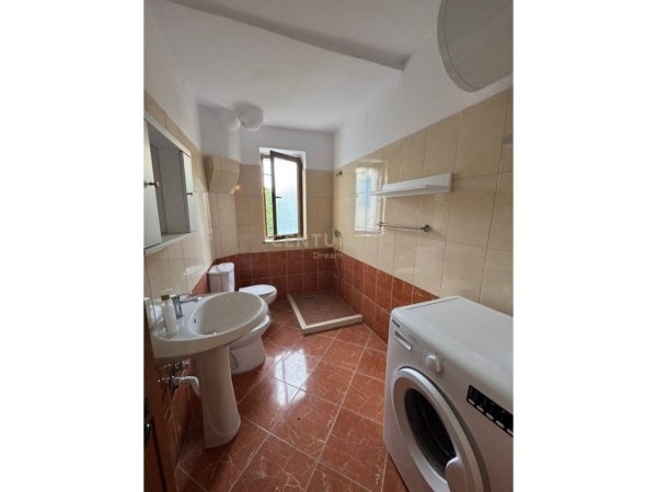 Tirane, jepet me qera apartament 2+1 Kati 3, 65 m² 450 € (Oxhaku)