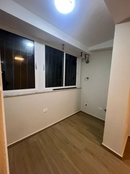 Tirane, jepet me qera apartament 1+1+Aneks+Ballkon Kati 0, 50 m² 600 € (Rr,Abdyl Frasheri)
