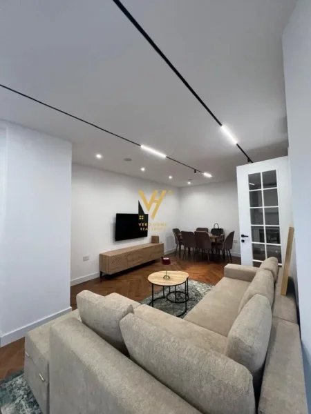 Tirane, jepet me qera apartament 2+1+Ballkon Kati 4, 95 m² 1.200 € (RRUGA E DURRESIT)