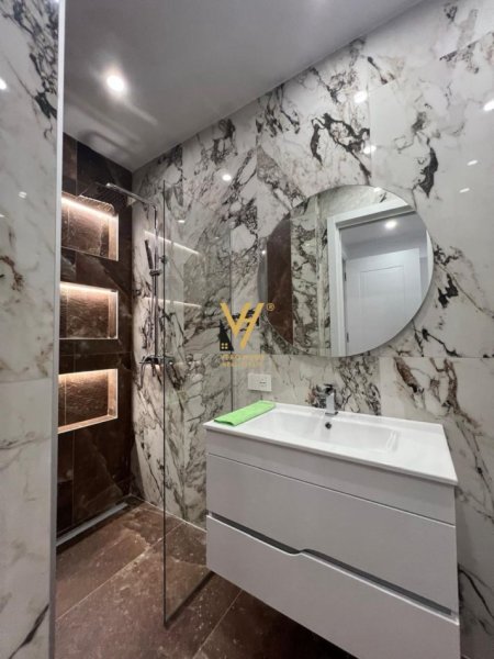 Tirane, jepet me qera apartament 2+1+Ballkon Kati 4, 95 m² 1.200 € (RRUGA E DURRESIT)