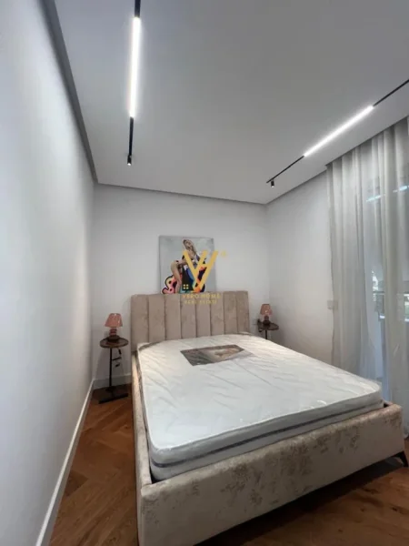 Tirane, jepet me qera apartament 2+1+Ballkon Kati 4, 95 m² 1.200 € (RRUGA E DURRESIT)