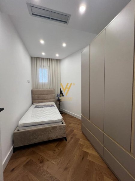 Tirane, jepet me qera apartament 2+1+Ballkon Kati 4, 95 m² 1.200 € (RRUGA E DURRESIT)
