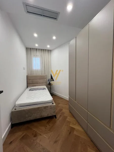 Tirane, jepet me qera apartament 2+1+Ballkon Kati 4, 95 m² 1.200 € (RRUGA E DURRESIT)