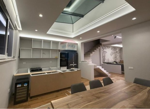 Tirane, jepet me qera Vile 4+1 , 360 m² 4.000 € (Farke e vogel)