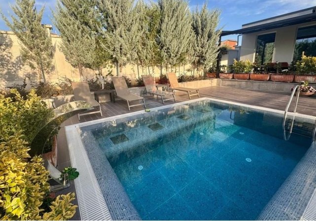 Tirane, jepet me qera Vile 4+1 , 360 m² 4.000 € (Farke e vogel)