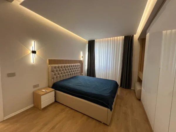 Tirane, jepet me qera apartament 2+1+Ballkon Kati 3, 110 m² 1.000 € (Liqeni i Thate)