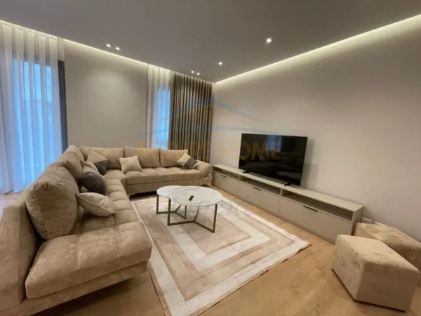 Tirane, jepet me qera apartament 3+1+Aneks+Ballkon Kati 1, 155 m² 2.100 € (Kompleksi Green Valley)