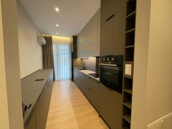 Tirane, jepet me qera apartament 3+1+Aneks+Ballkon Kati 1, 155 m² 2.100 € (Kompleksi Green Valley)