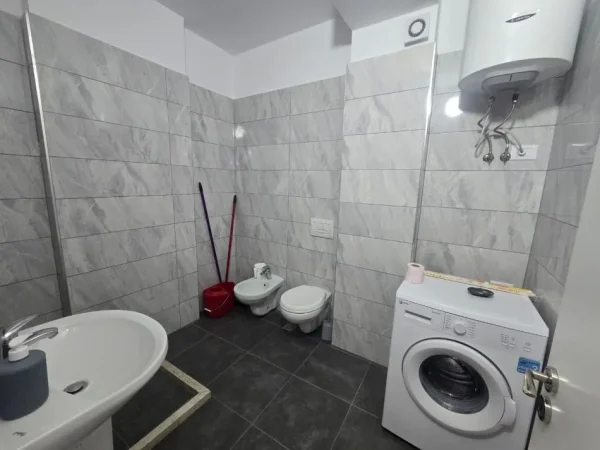 Tirane, jepet me qera apartament 1+1 Kati 2, 81 m² 500 € (RRUGA GJON BUZUKU)
