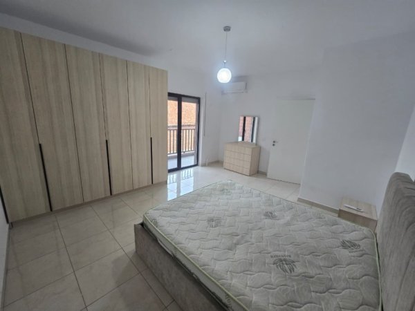 Tirane, jepet me qera apartament 1+1 Kati 2, 81 m² 500 € (RRUGA GJON BUZUKU)