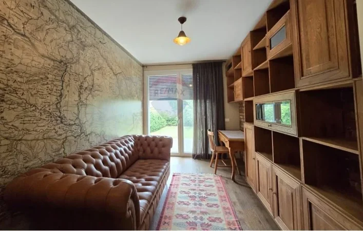 Tirane, jepet me qera Vile 2 Katshe Kati 2, 426 m² 2.500 € (Teg)