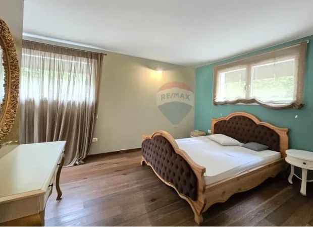 Tirane, jepet me qera Vile 2 Katshe Kati 2, 426 m² 2.500 € (Teg)