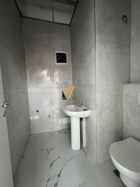 Tirane, jepet me qera dyqan Kati 0, 27 m² 600 € (RRUGA E DURRESIT)