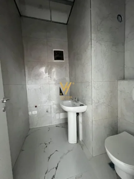 Tirane, jepet me qera dyqan Kati 0, 27 m² 600 € (RRUGA E DURRESIT)