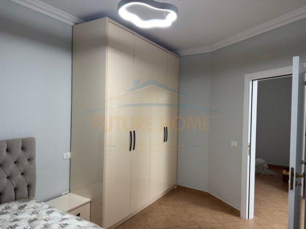 Tirane, jepet me qera apartament 2+1+Ballkon Kati 7, 90 m² 800 € 
