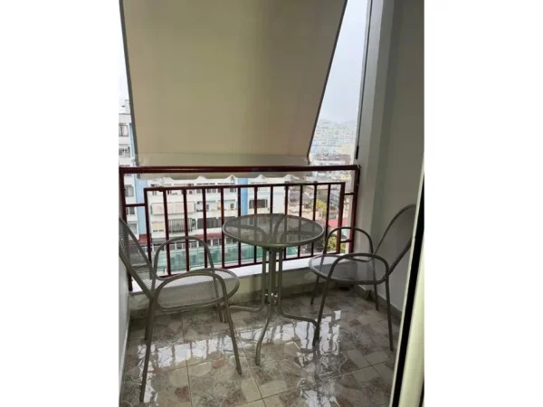Tirane, jepet me qera apartament 2+1+Ballkon Kati 7, 90 m² 800 € 