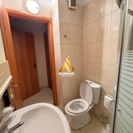 Tirane, jepet me qera ambjent biznesi Kati 4, 166 m² 1.200 € (rruga e dibres)