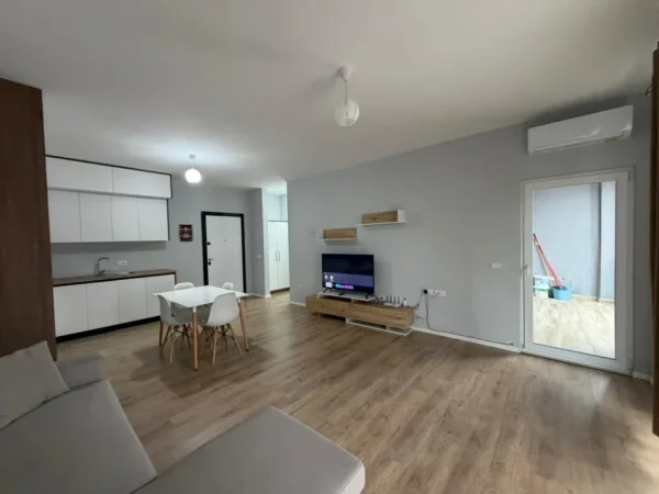 Tirane, jepet me qera apartament 1+1 Kati 3, 65 m² 500 € (Qendra Emerald)