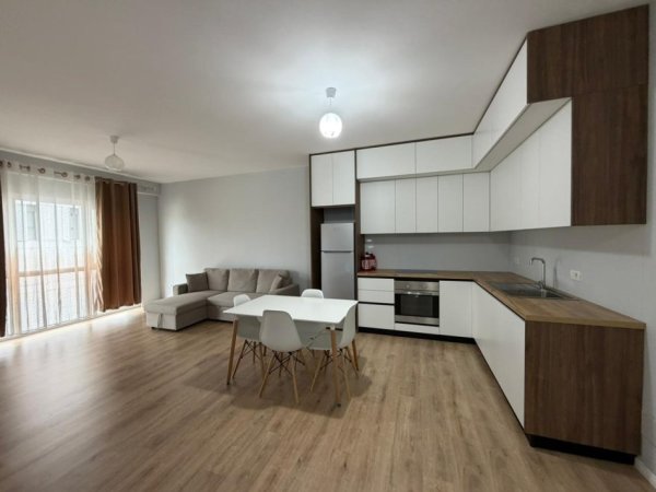 Tirane, jepet me qera apartament 1+1 Kati 3, 65 m² 500 € (Qendra Emerald)