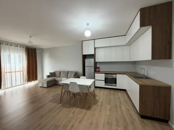 Tirane, jepet me qera apartament 1+1 Kati 3, 65 m² 500 € (Qendra Emerald)