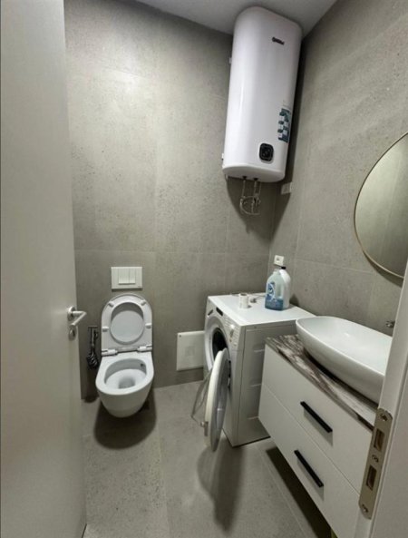 Tirane, jepet me qera apartament 1+1 Kati 2, 65 m² 700 € (Shkolla e Kuqe)
