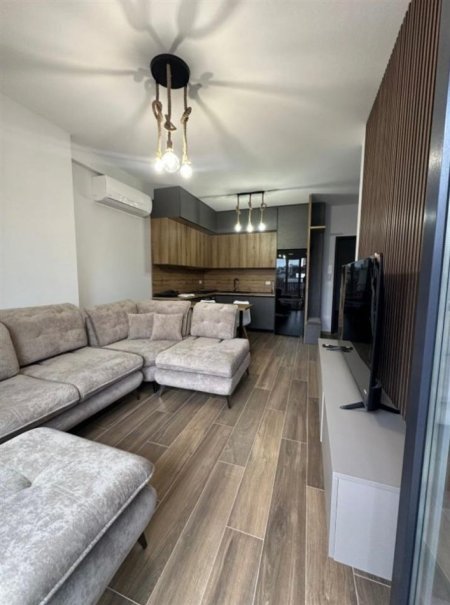 Tirane, jepet me qera apartament 1+1 Kati 2, 65 m² 700 € (Shkolla e Kuqe)