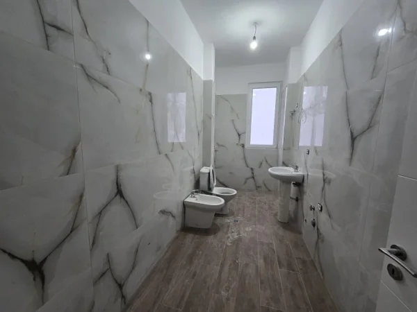 Tirane, shitet apartament 1+1 , 81 m² 121.000 € (Bulevardi i ri)